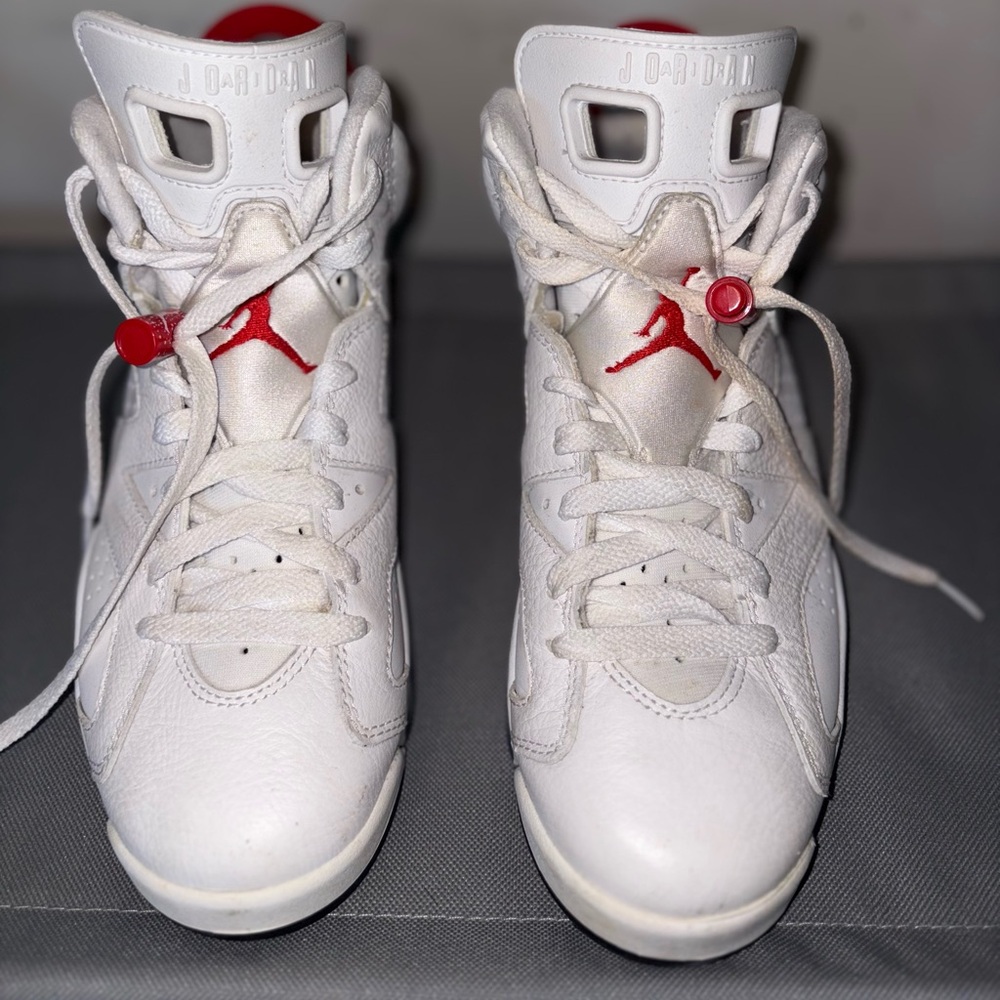 Jordan “Red Oreo” Retro 6